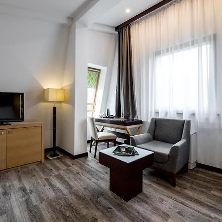 Отель Blanca & 5*